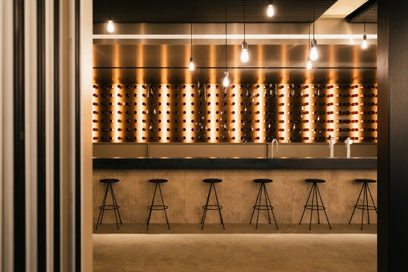 Bar et wine wall, salle d'événement Bord de Meuse
