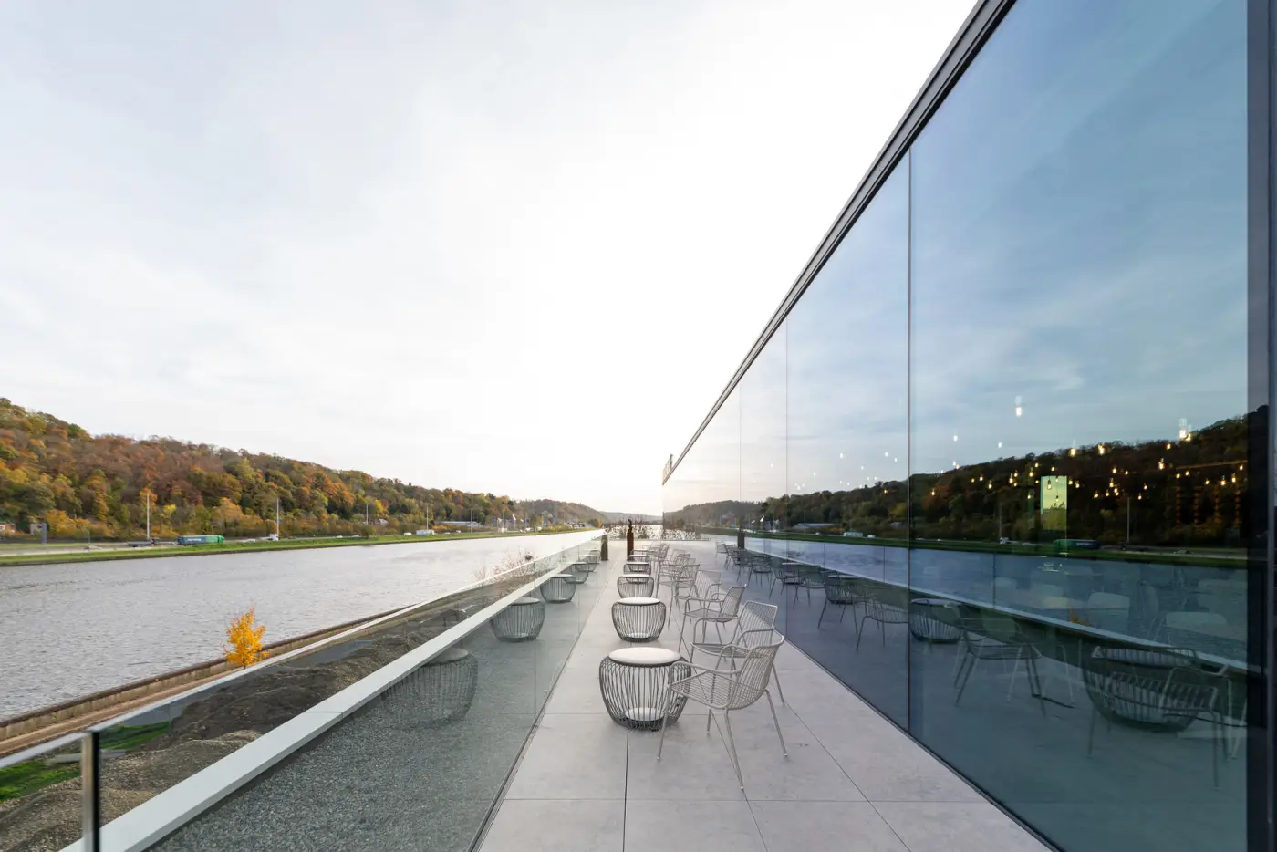 Terrasse rooftop avec vue sur la Meuse
